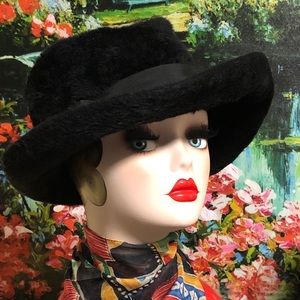 Vintage Ladies’ Black Hat Boutique Montreal Luxury Beaver